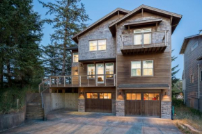 Riverfront Dream, luxurious 6 bdrm, home with views in the heart of Pacific City